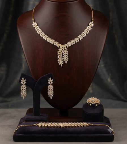 Golden Laurel Jewelry Set